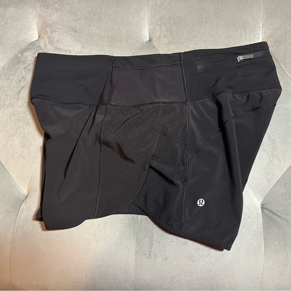 Lululemon Real Quick Short *Perforated
3.5"
Black-Size 10 - Picture 7 of 9